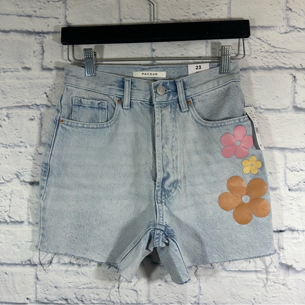 NWT Pacsun 90’s Girlfriend Flowers Butterfly LightWash Denim Jean Shorts Sz 23